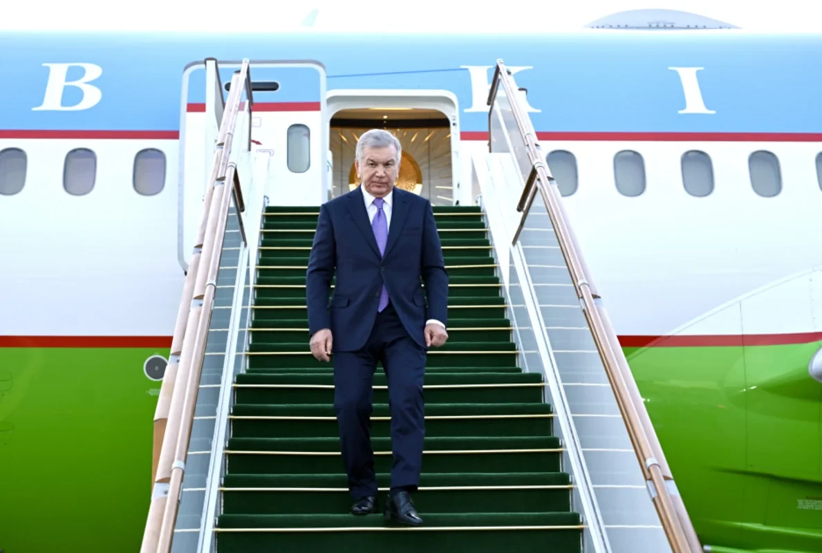 Президент Узбекистана прибыл с визитом в Азербайджан - ФОТО
