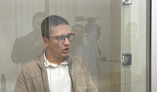 Суд вынес неожиданное решение по делу 20-летнего юноши, обвиняемого в убийстве отца
 