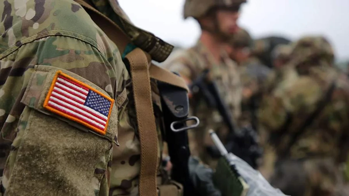 В Японии арестовали двух военных США
 