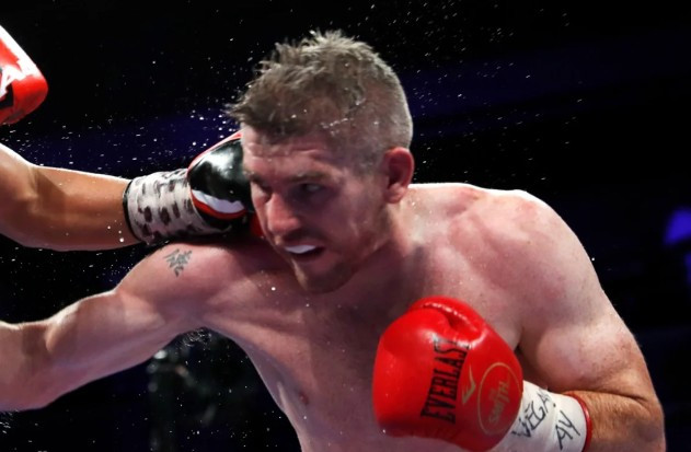 Экс-чемпион WBO предстал перед судом за избиение лежавшего на полу консьержа
 